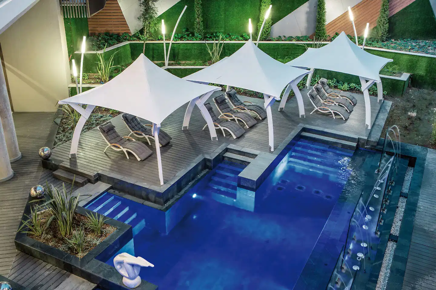 The Sense De Luxe Hallenbad