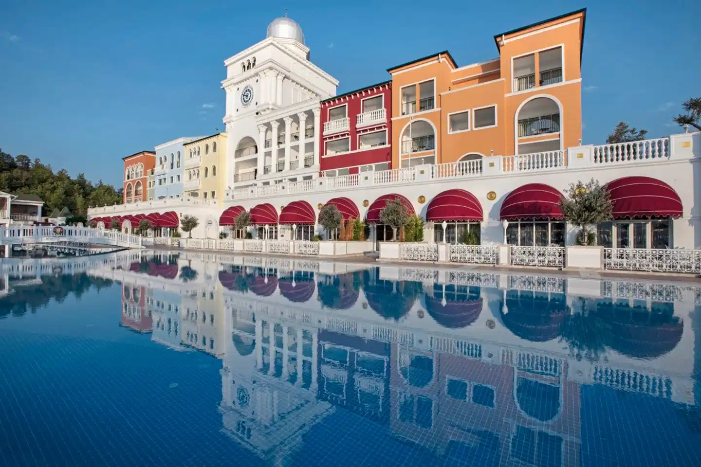 Nirvana Dolce Vita Luxury Pool