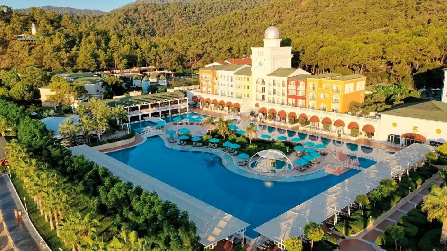 Nirvana Dolce Vita Luxury Pool