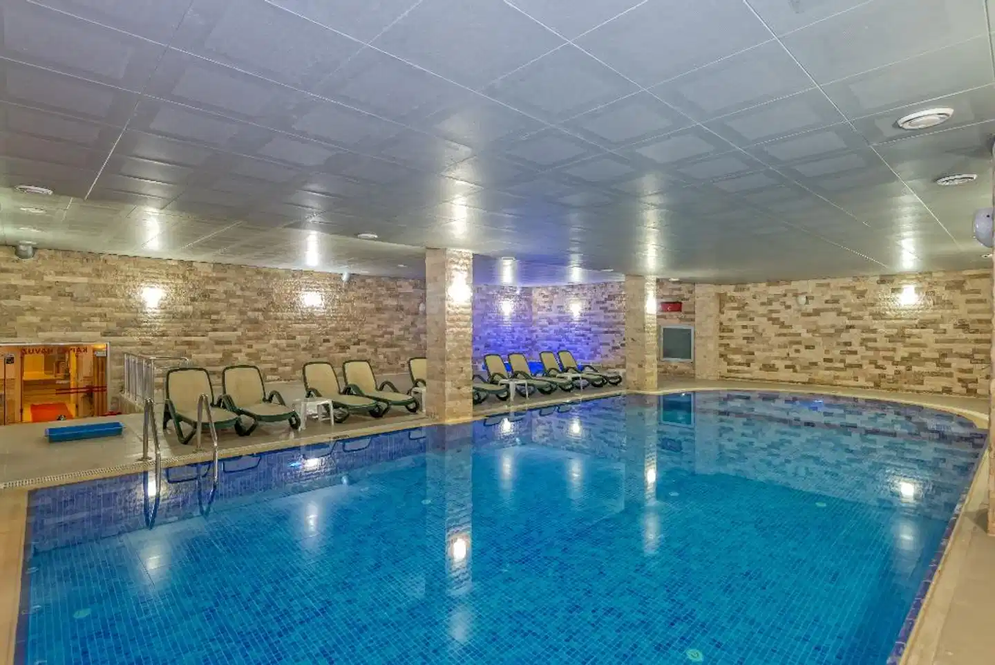 Adonis Hotel Hallenbad