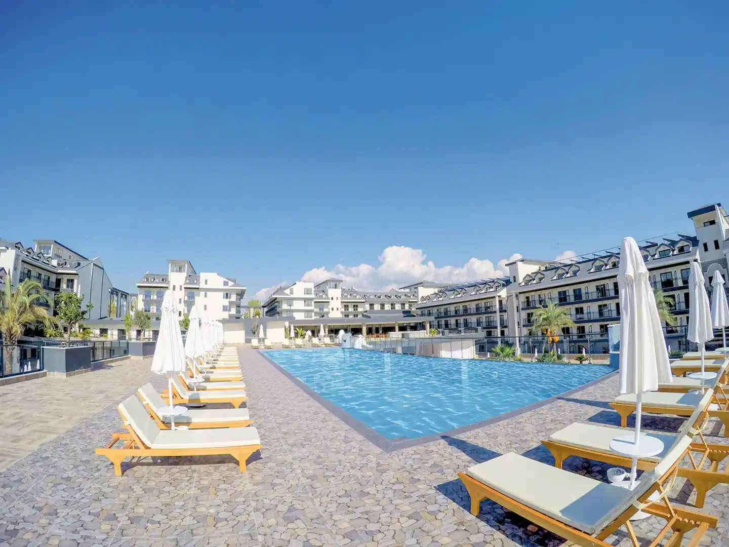 Dream World Palace Pool