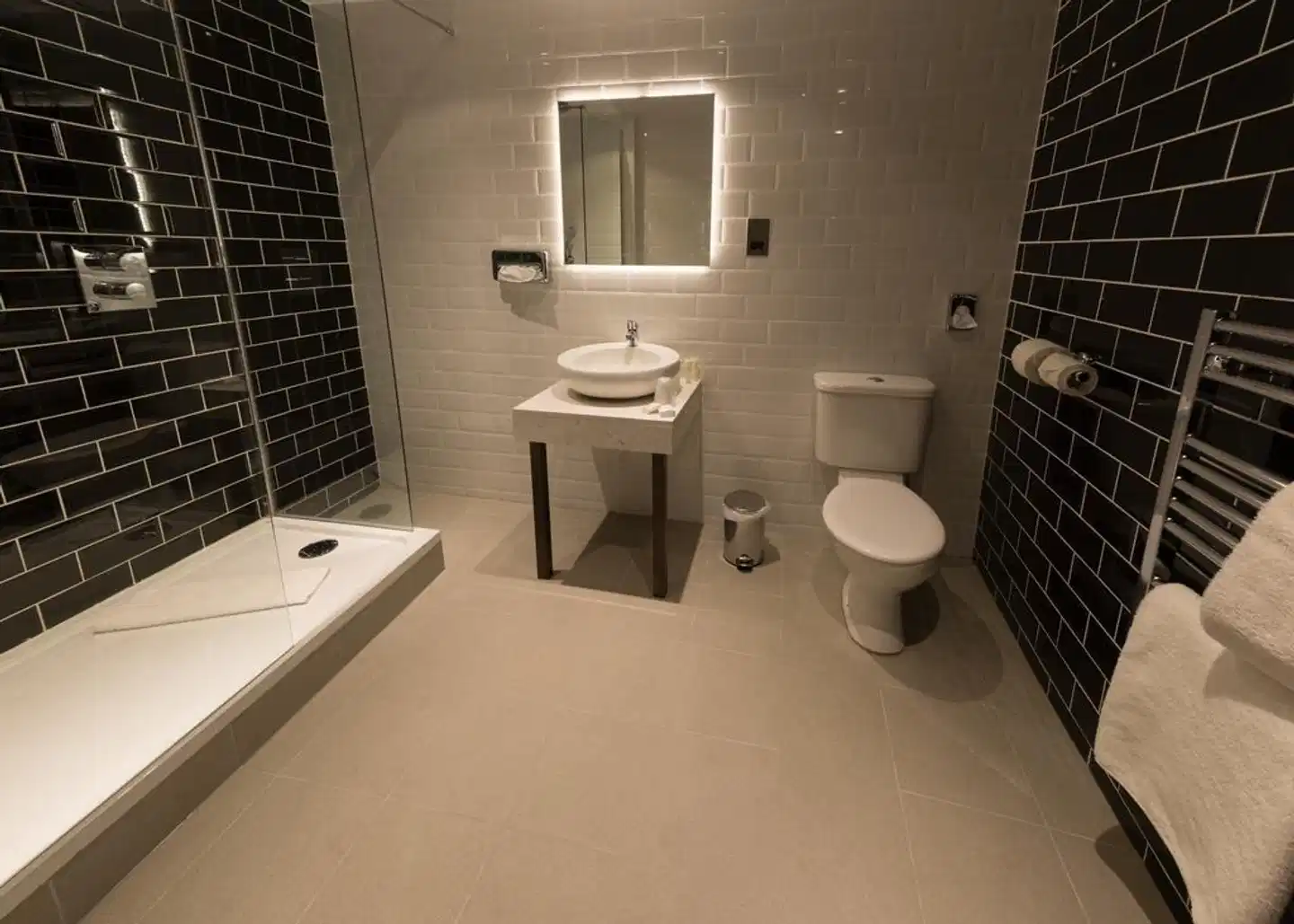 Cairn Hotel Edinburgh Badezimmer