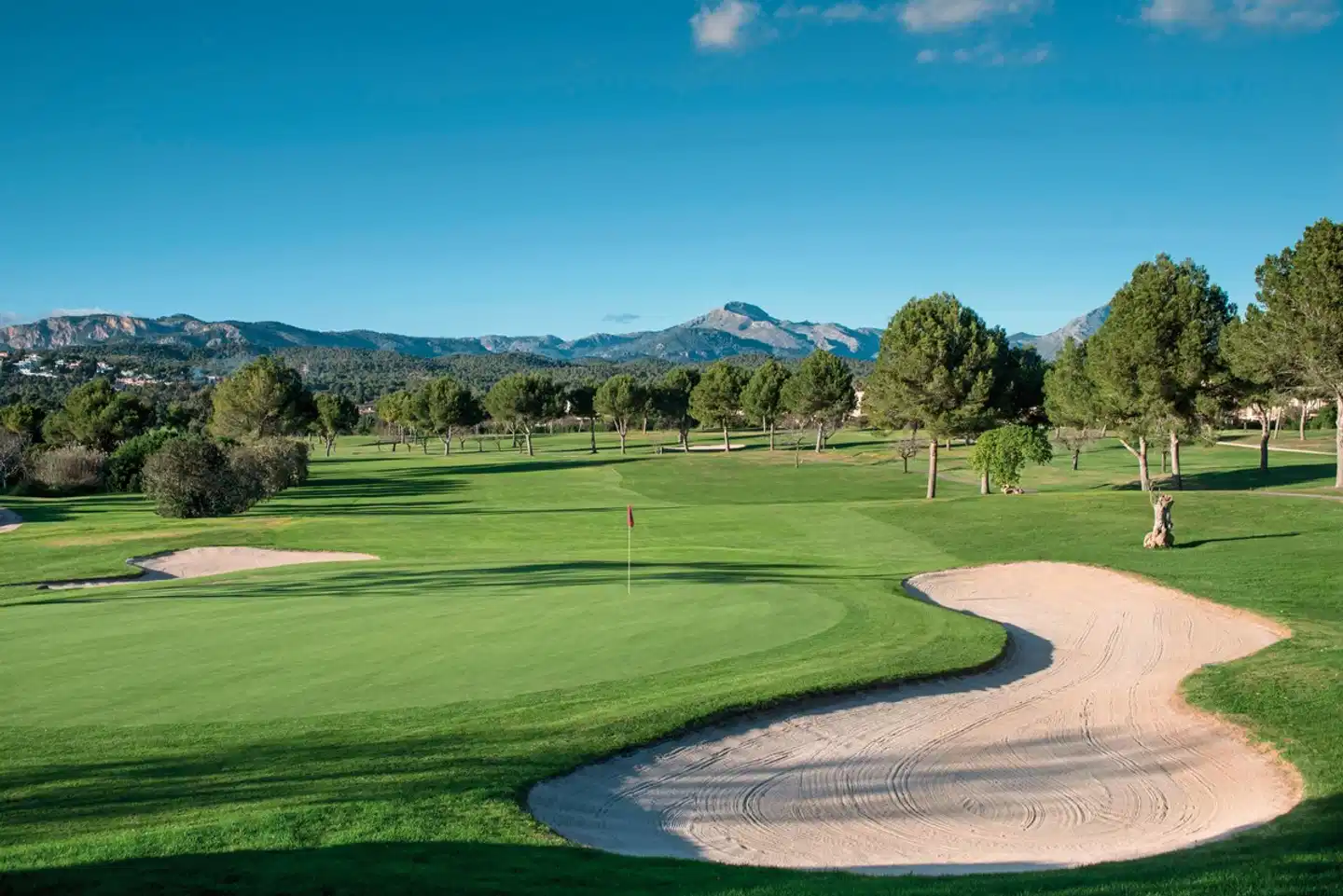 Pure Salt Port Adriano Sport und Entertainment