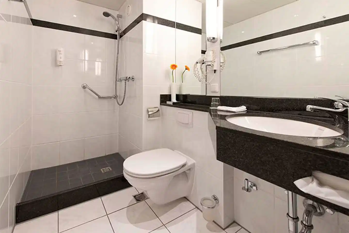 Leonardo Hotel Heidelberg Badezimmer