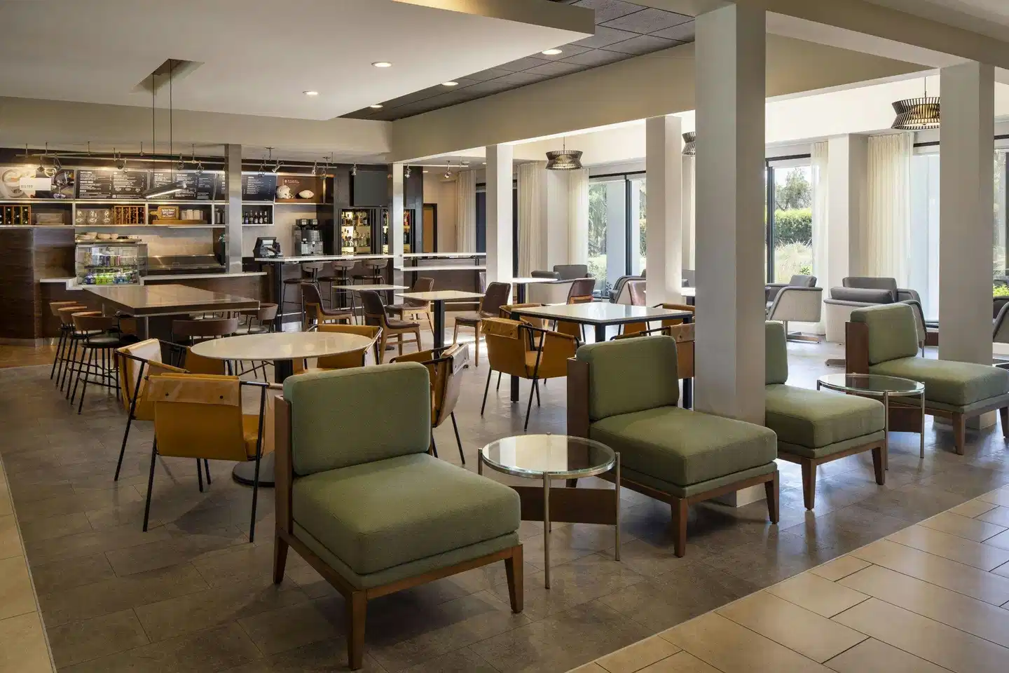 Courtyard by Marriott Fresno Bar