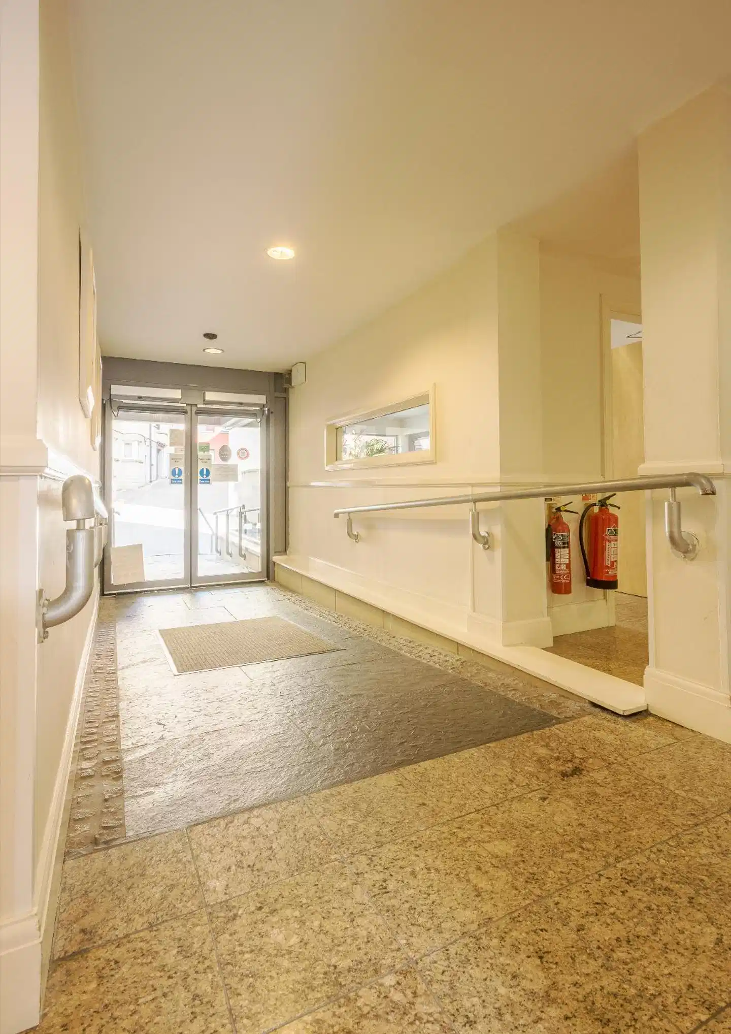 Holyrood Aparthotel Badezimmer