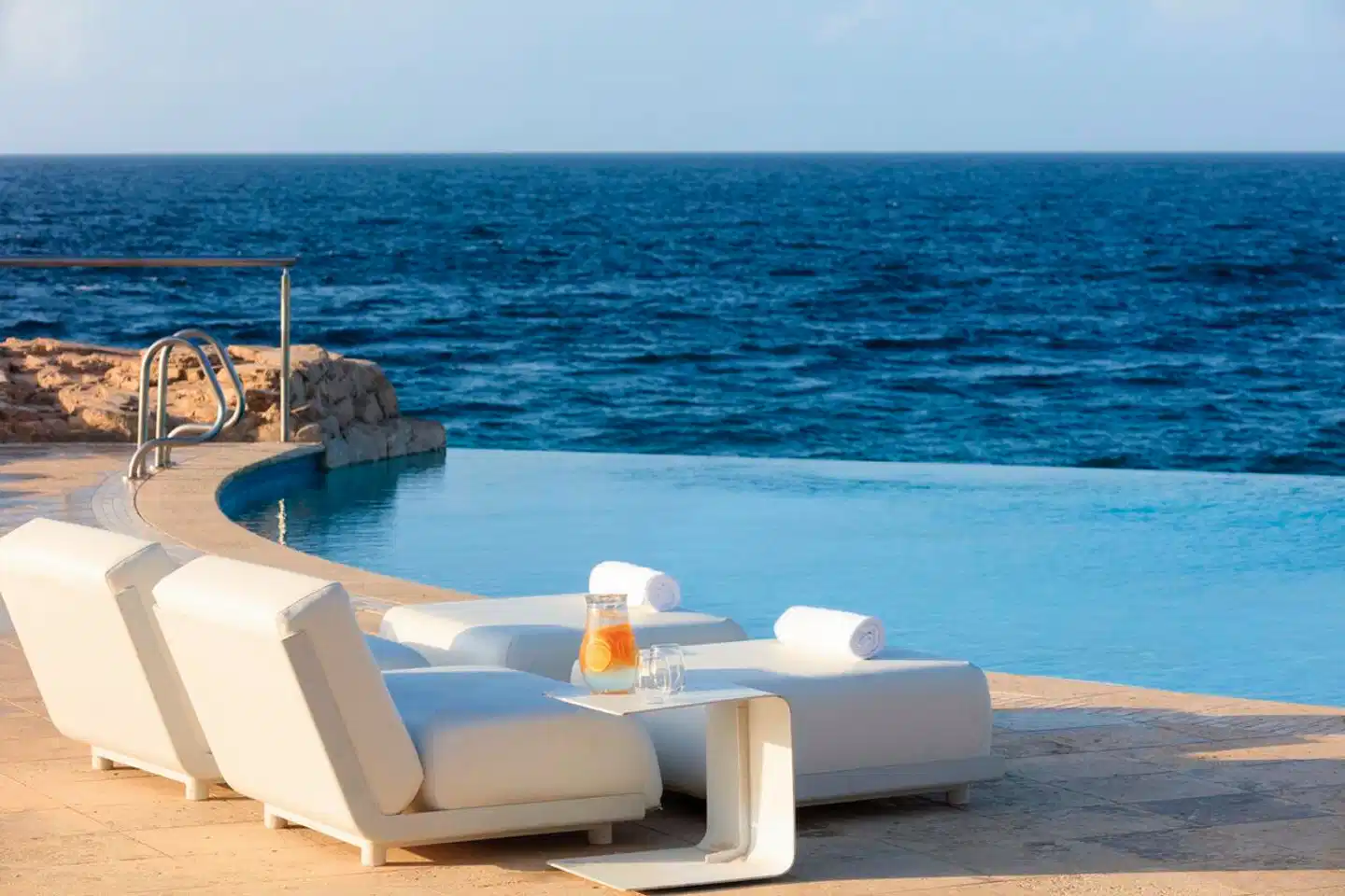 Renaissance Wind Creek Curacao Resort Terrasse