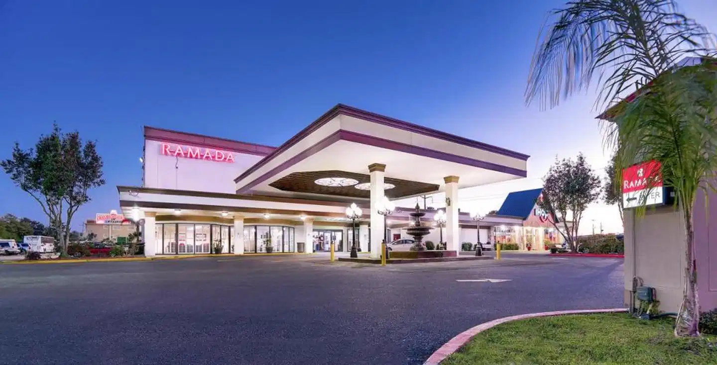 Ramada Metairie New Orleans Airport Aussenansicht
