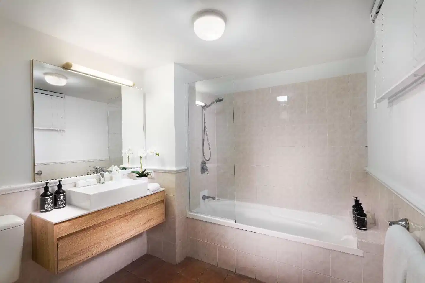 at Water's Edge Resort Badezimmer