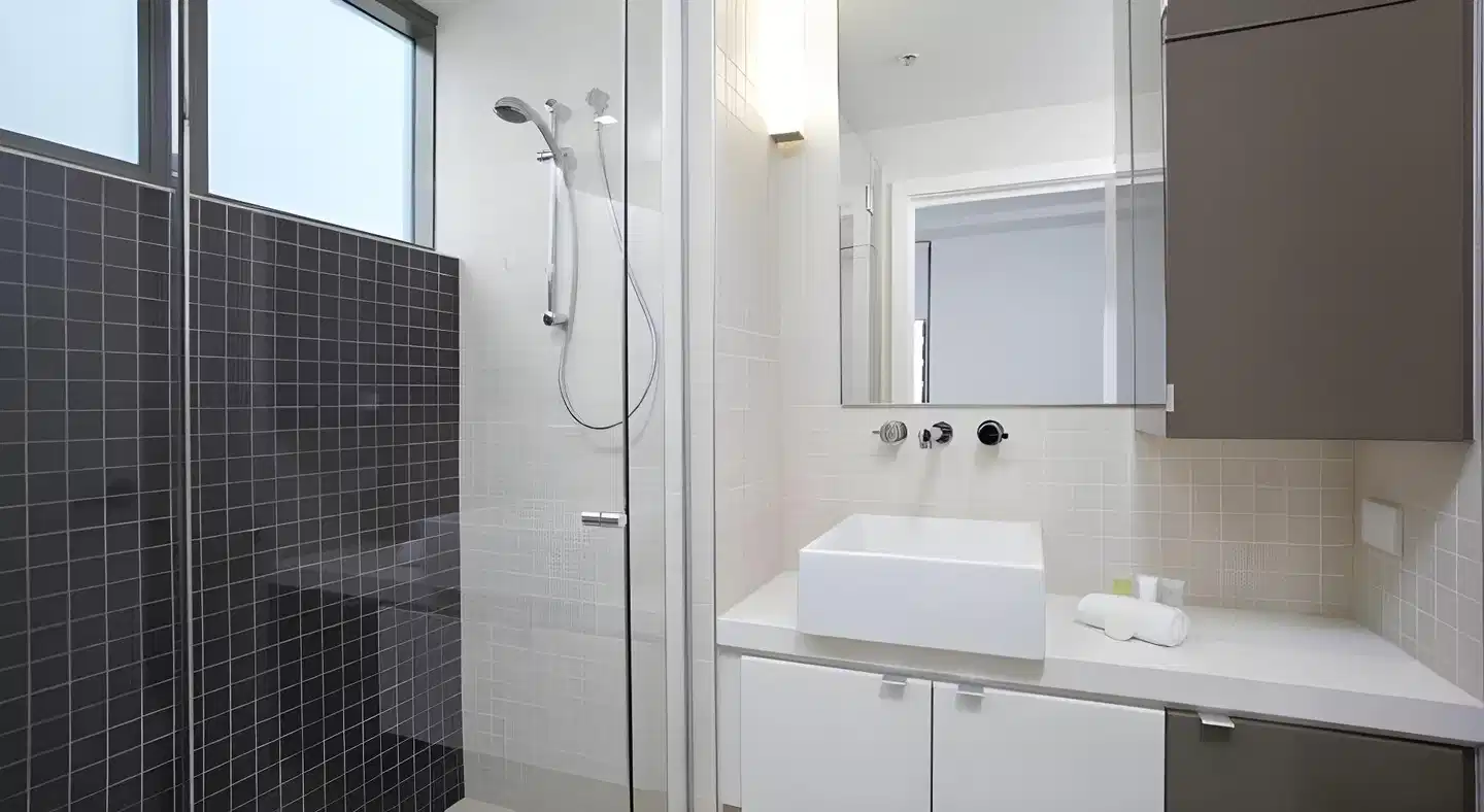 Quattro on Astor Apartments Badezimmer