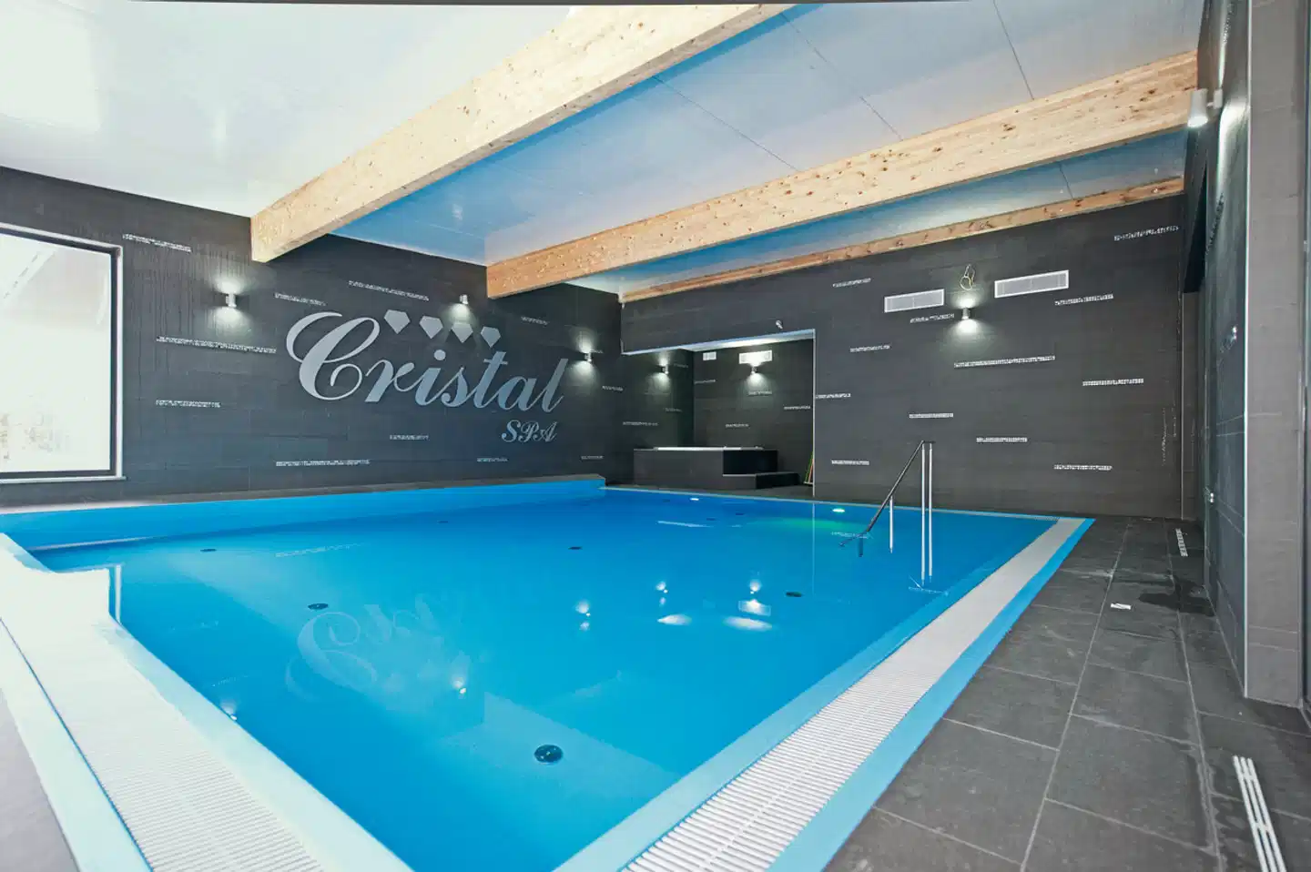 Cristal SPA Hallenbad
