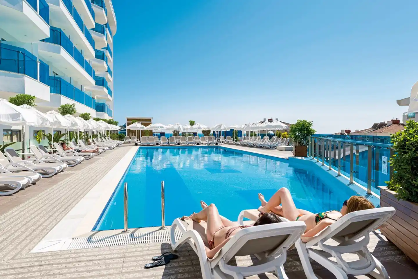 Dream World Hill Pool