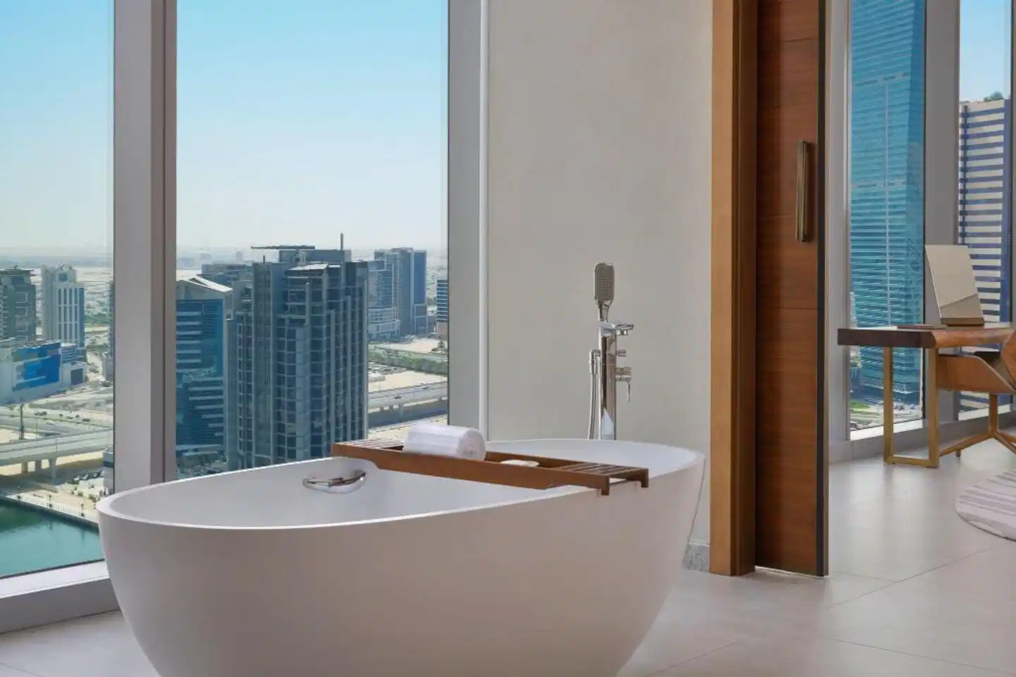 The St Regis Downtown, Dubai Badezimmer