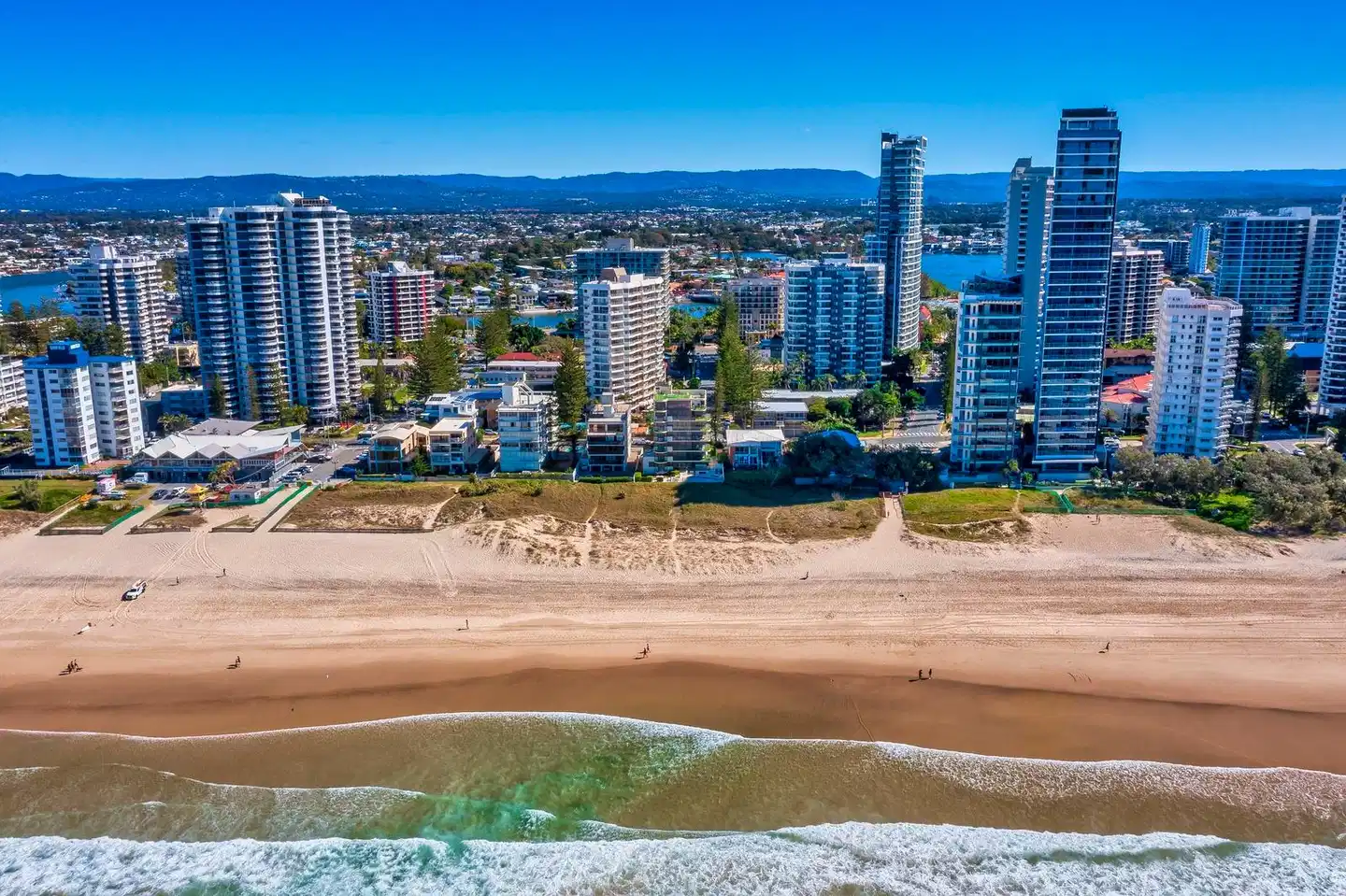 Premiere Apartments Pool