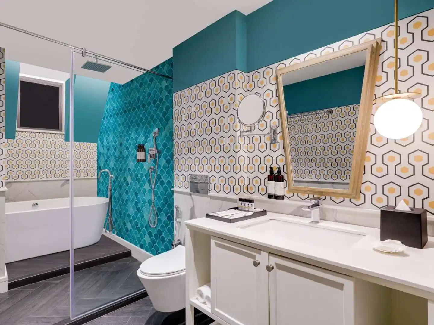 Grand Mercure Goa Candolim Badezimmer