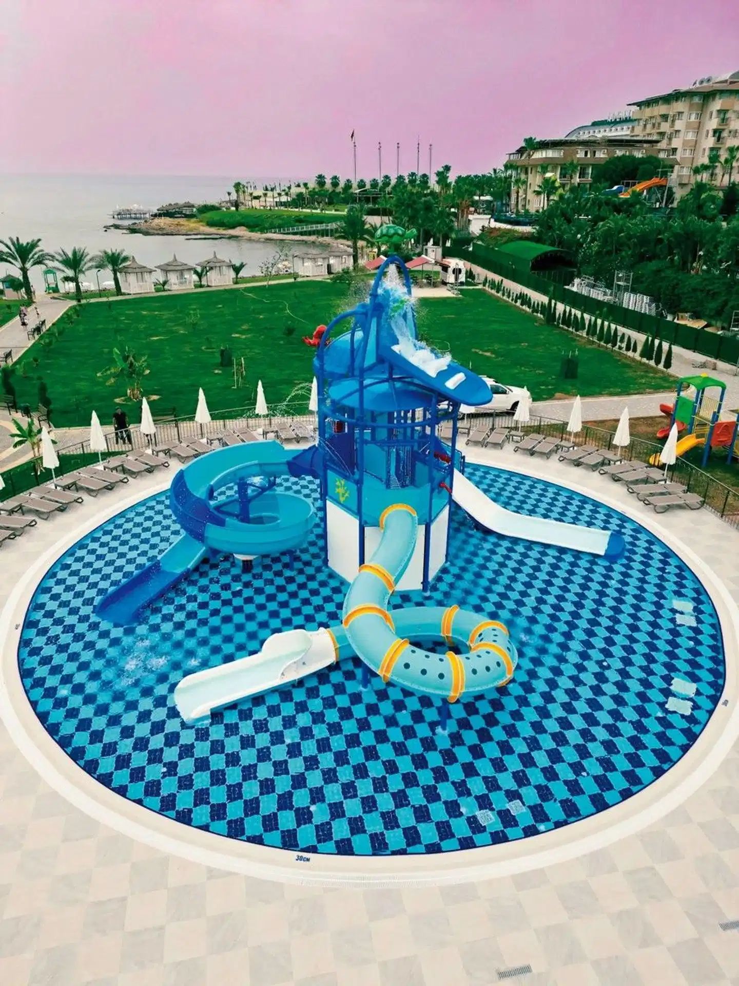 Lonicera Premium Pool