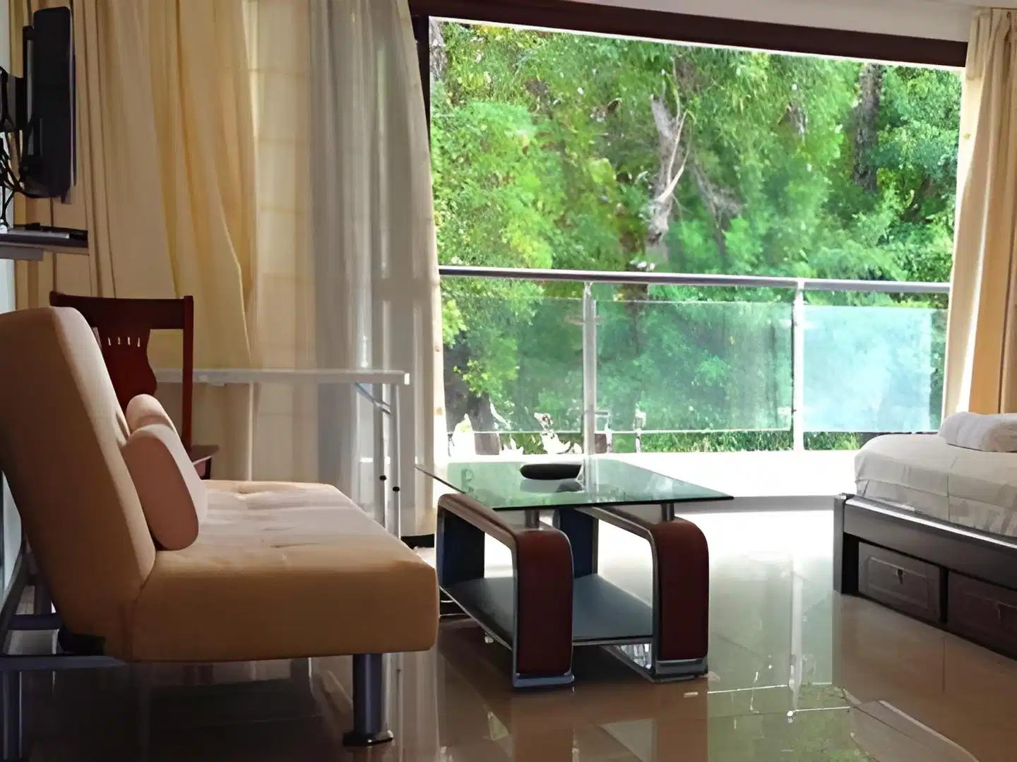 Silver Sands Studios & Apartment Wellness