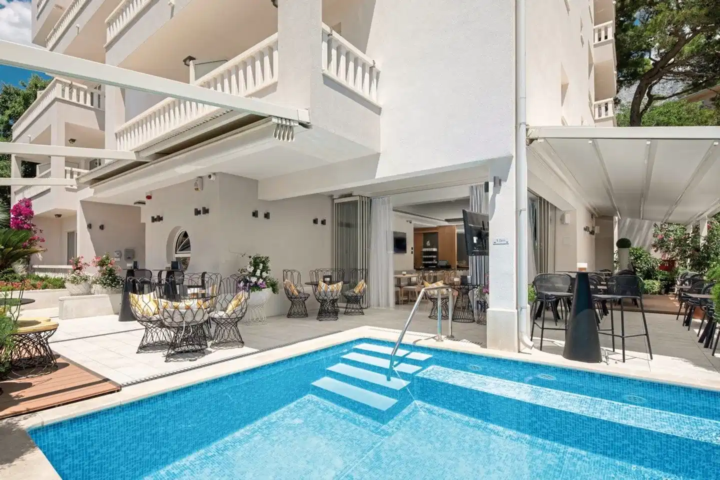 Aparthotel Flora Hallenbad