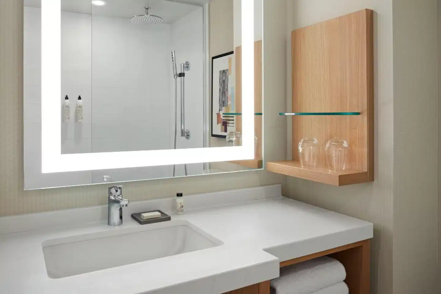 Delta Hotels by Marriott Calgary Airport In-Terminal Badezimmer