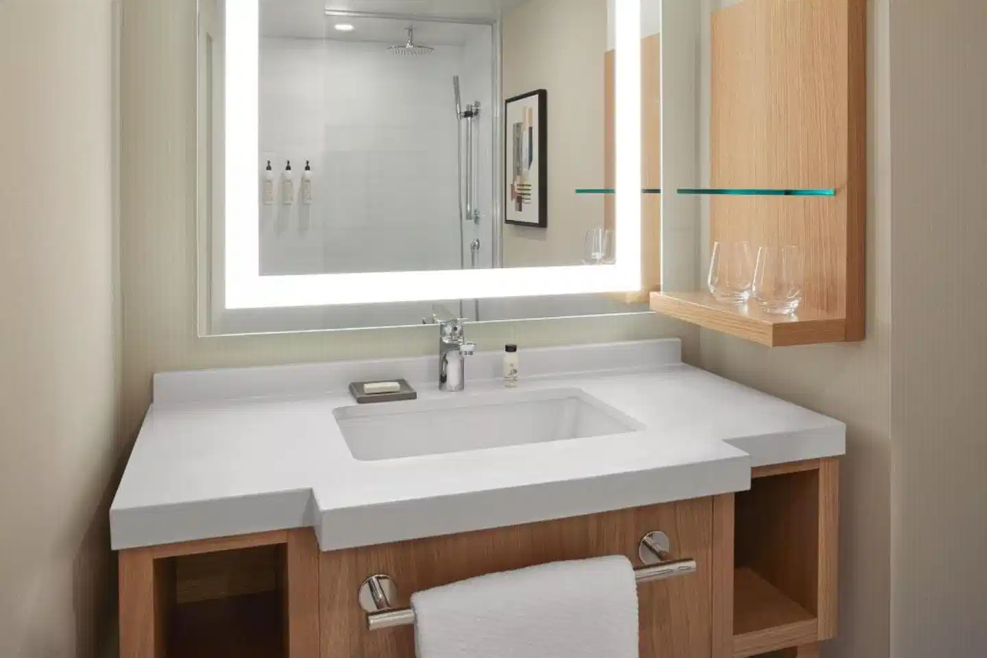 Delta Hotels by Marriott Calgary Airport In-Terminal Badezimmer