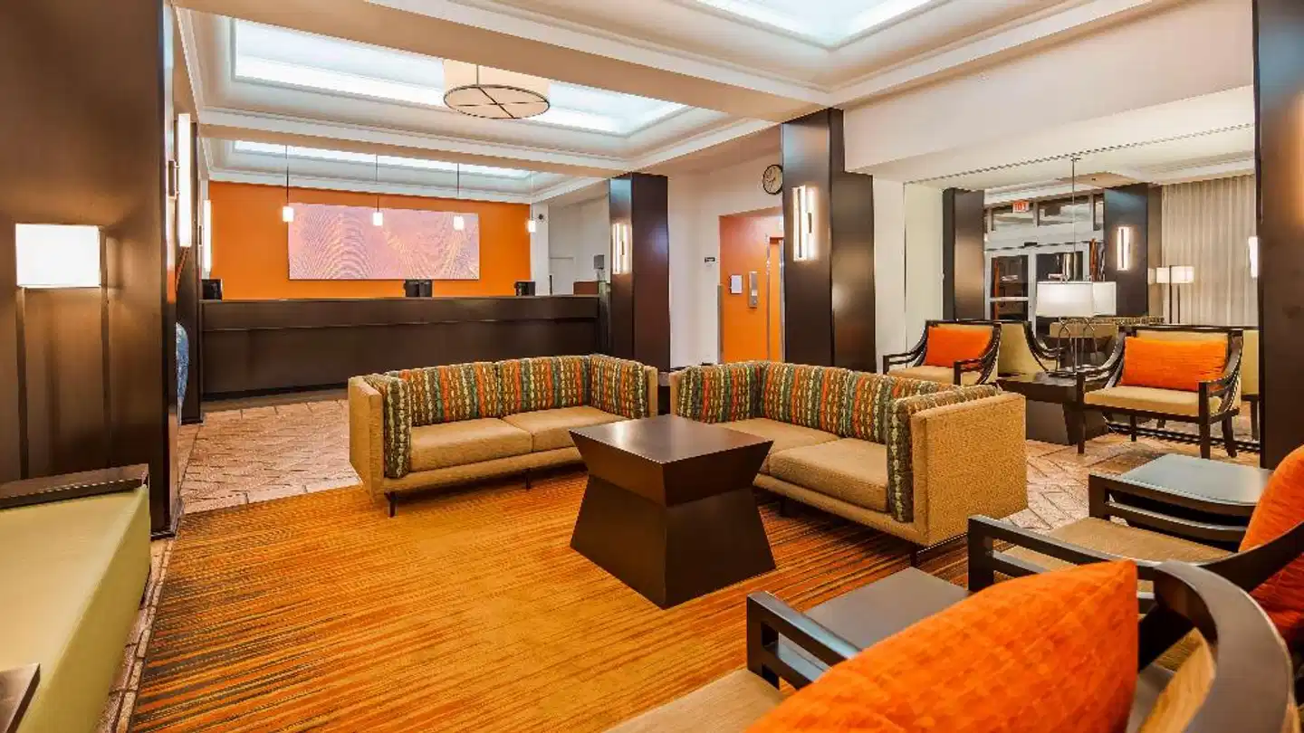 Best Western The Plaza Airport Hotel Lobby