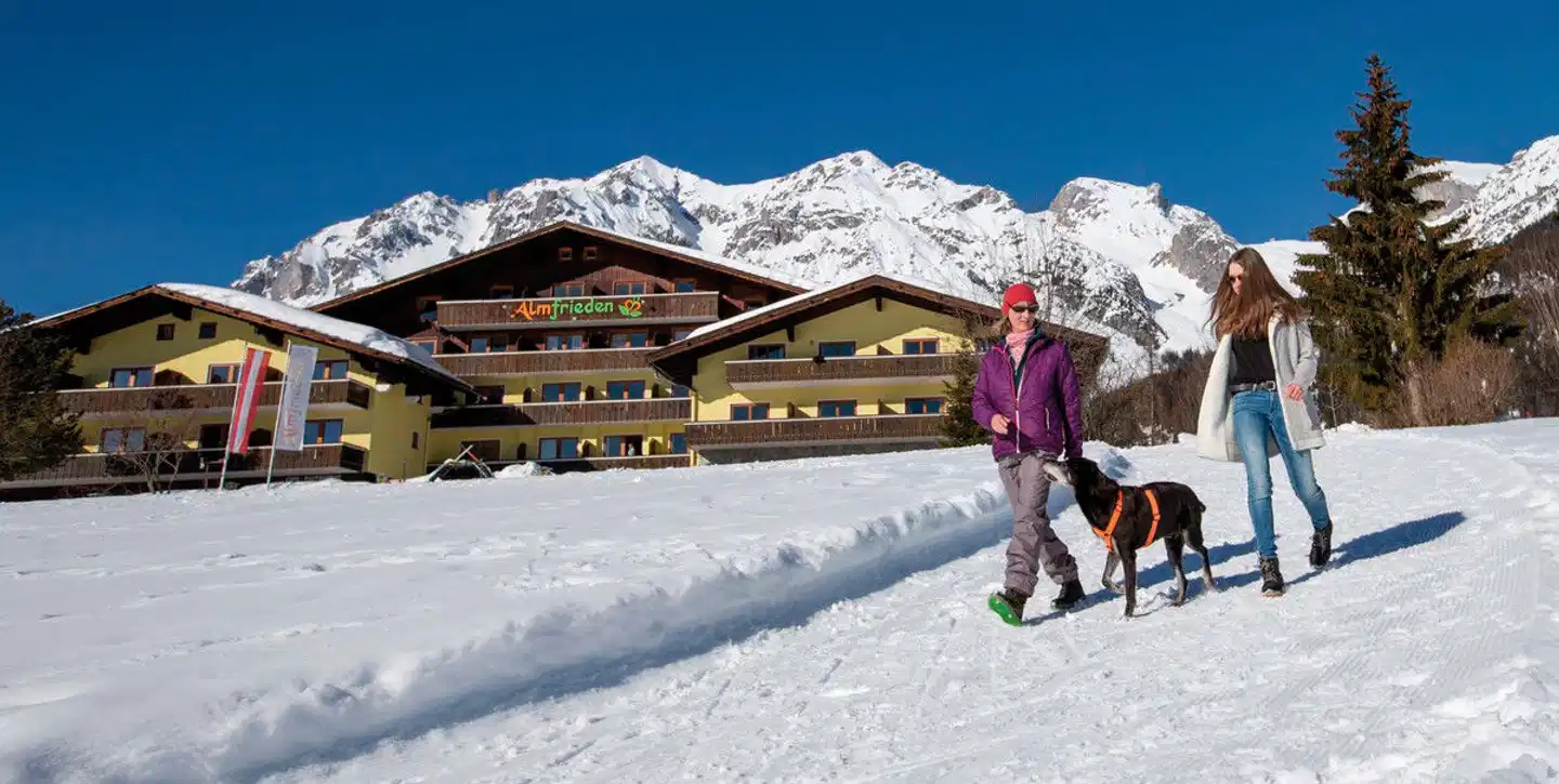 Landhotel Almfrieden Aussenansicht
