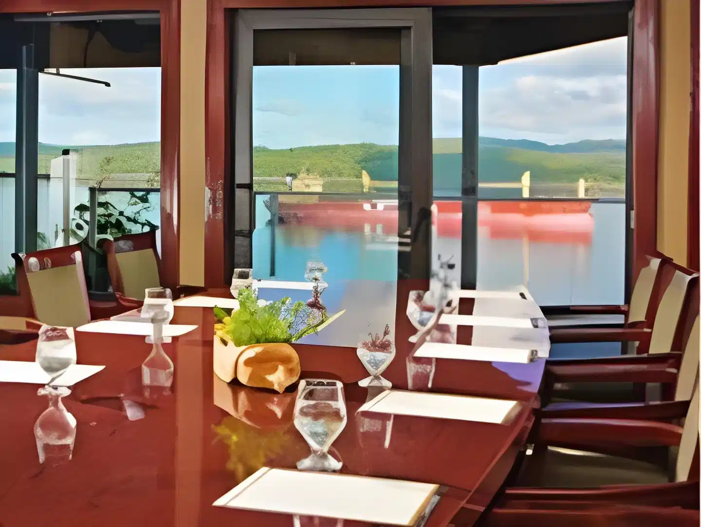 Crest Hotel Restaurant