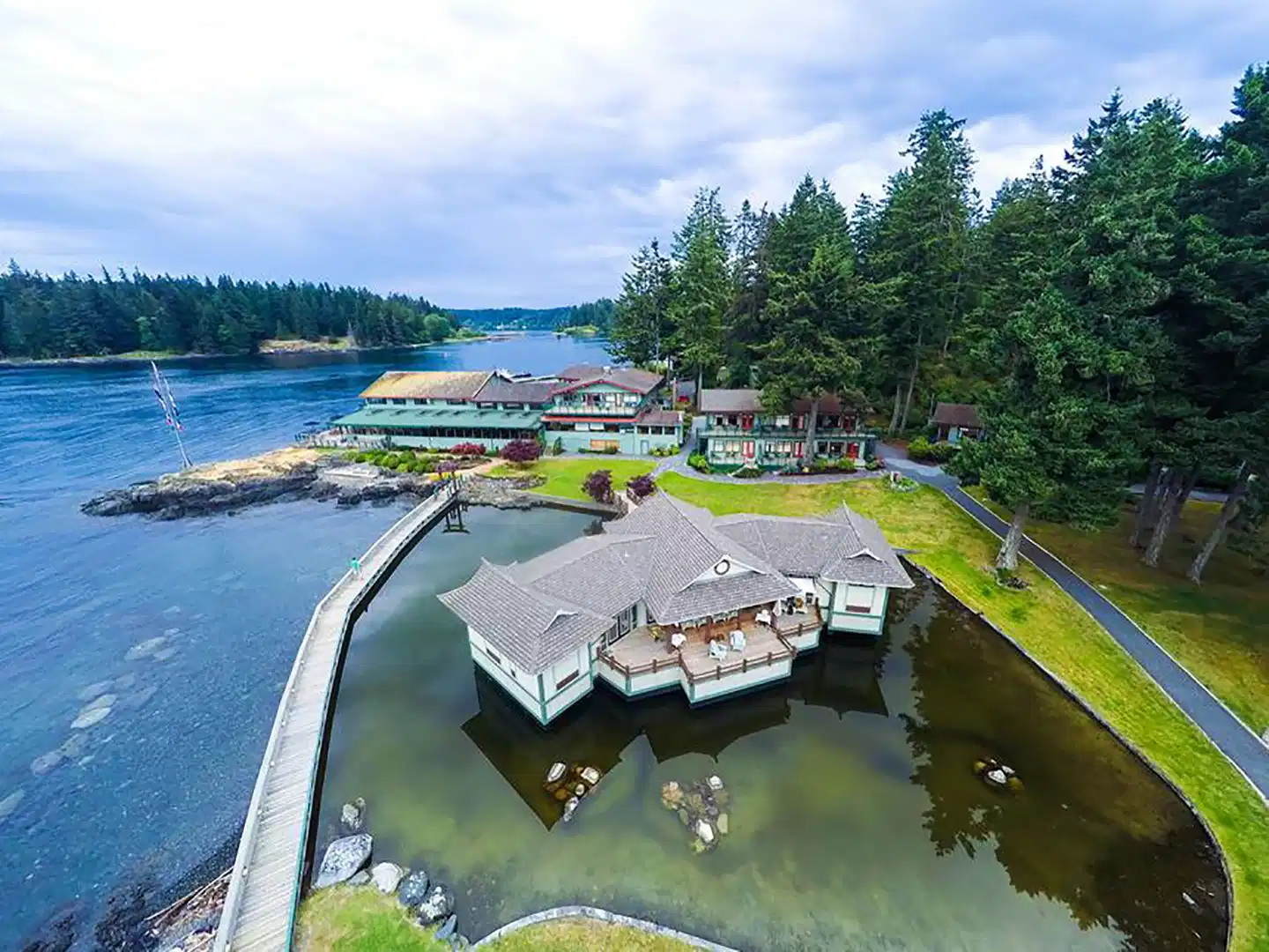 April Point Resort & Spa Aussenansicht