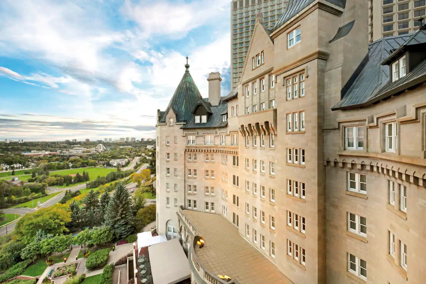 Fairmont Hotel MacDonald Aussenansicht