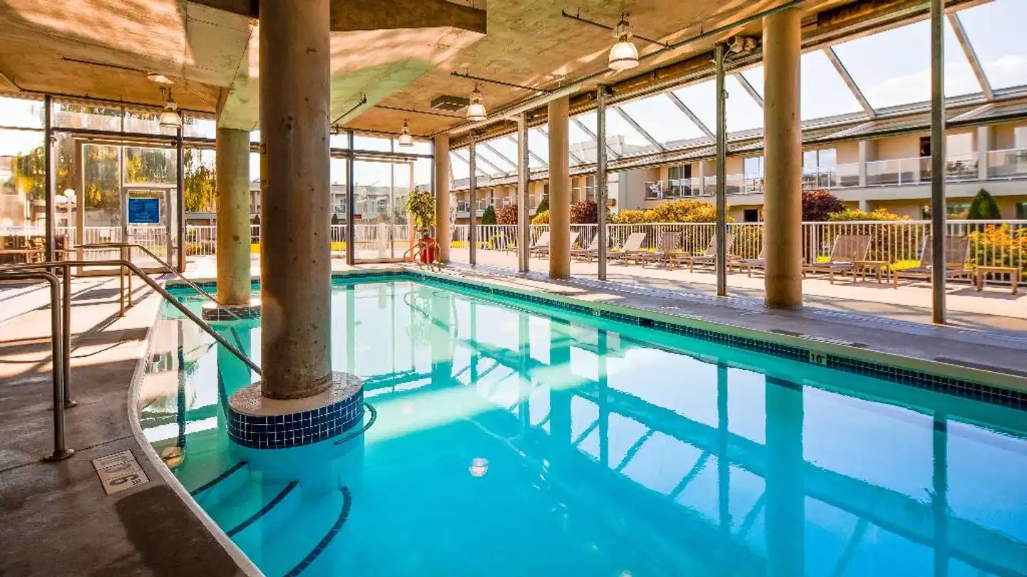 Best Western Plus Kelowna Hotel & Suites Hallenbad
