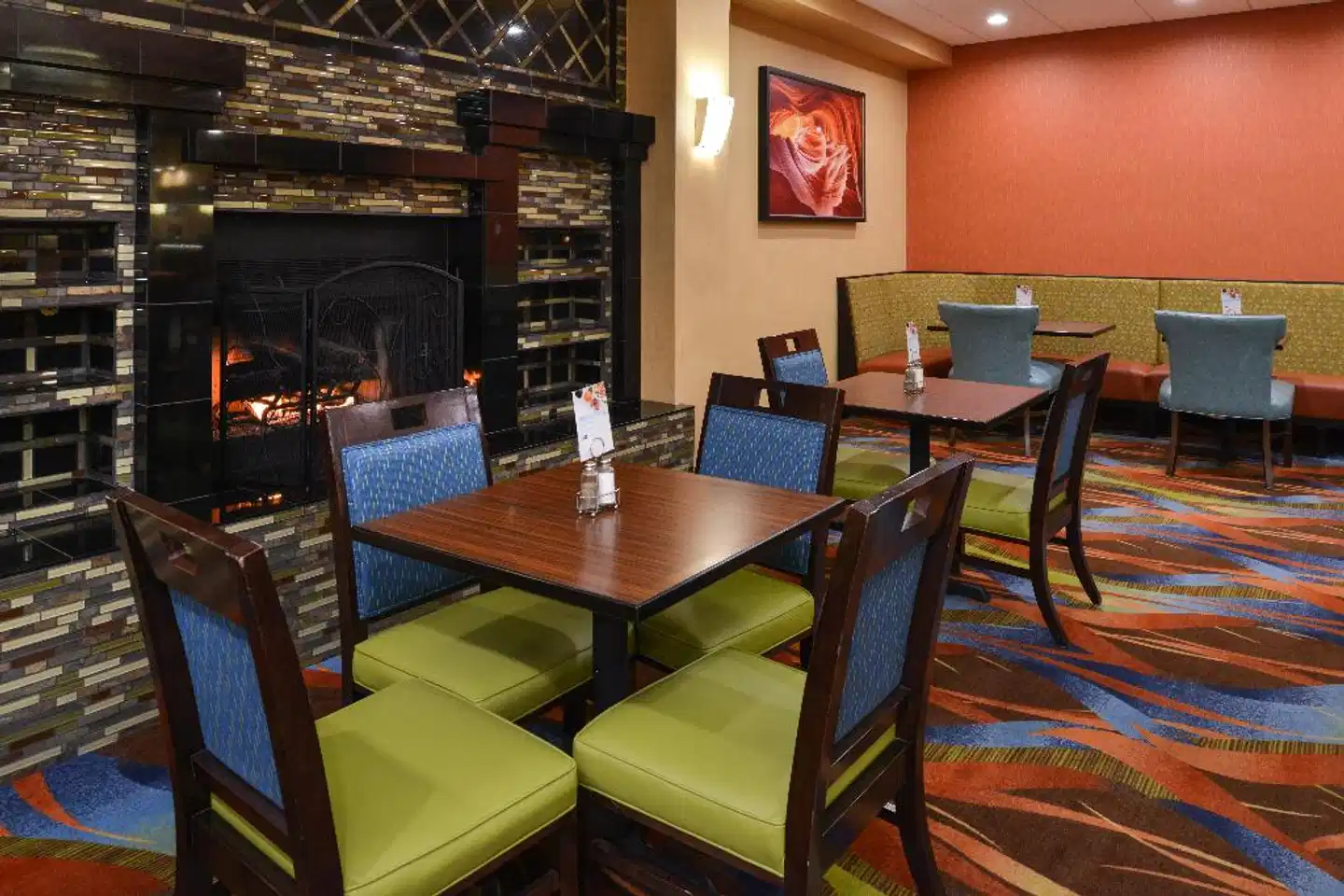 Holiday Inn Express Flagstaff Bar