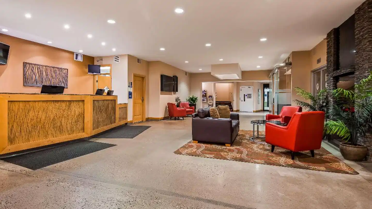Best Western Plus Kelowna Hotel & Suites Lobby