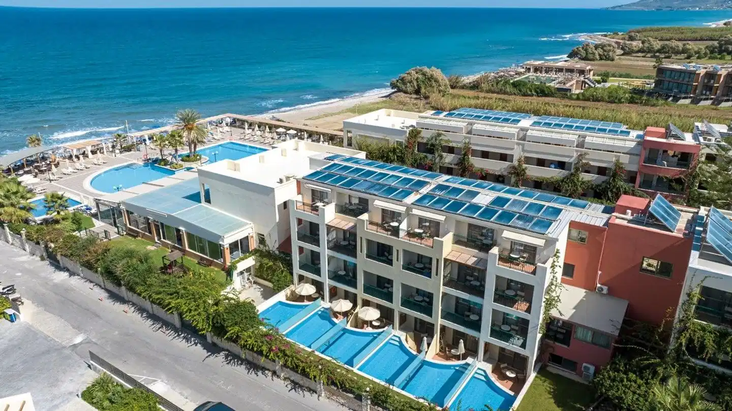 Hydramis Palace Aussenansicht