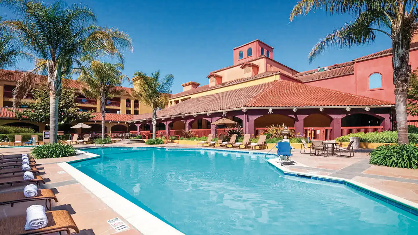 DoubleTree by Hilton Sonoma - Wine Country Pool