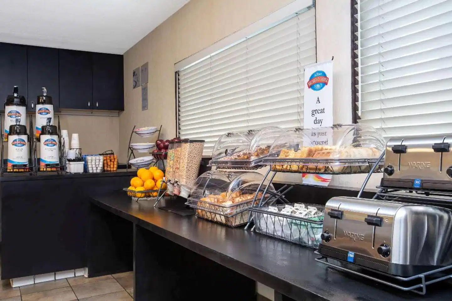 Baymont by Wyndham San Diego Downtown Restaurant