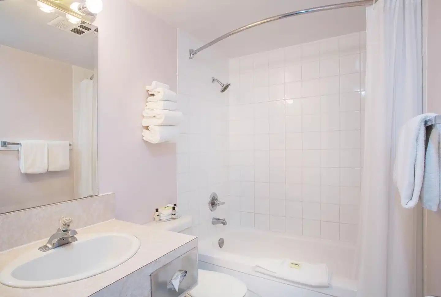 Sandman Inn Cache Creek Badezimmer