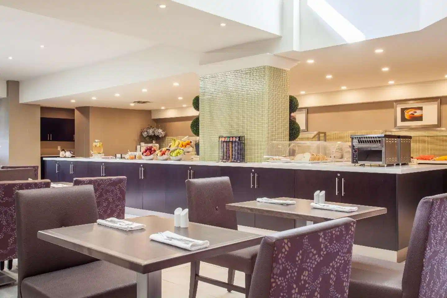 Holiday Inn Toronto International Airport Restaurant