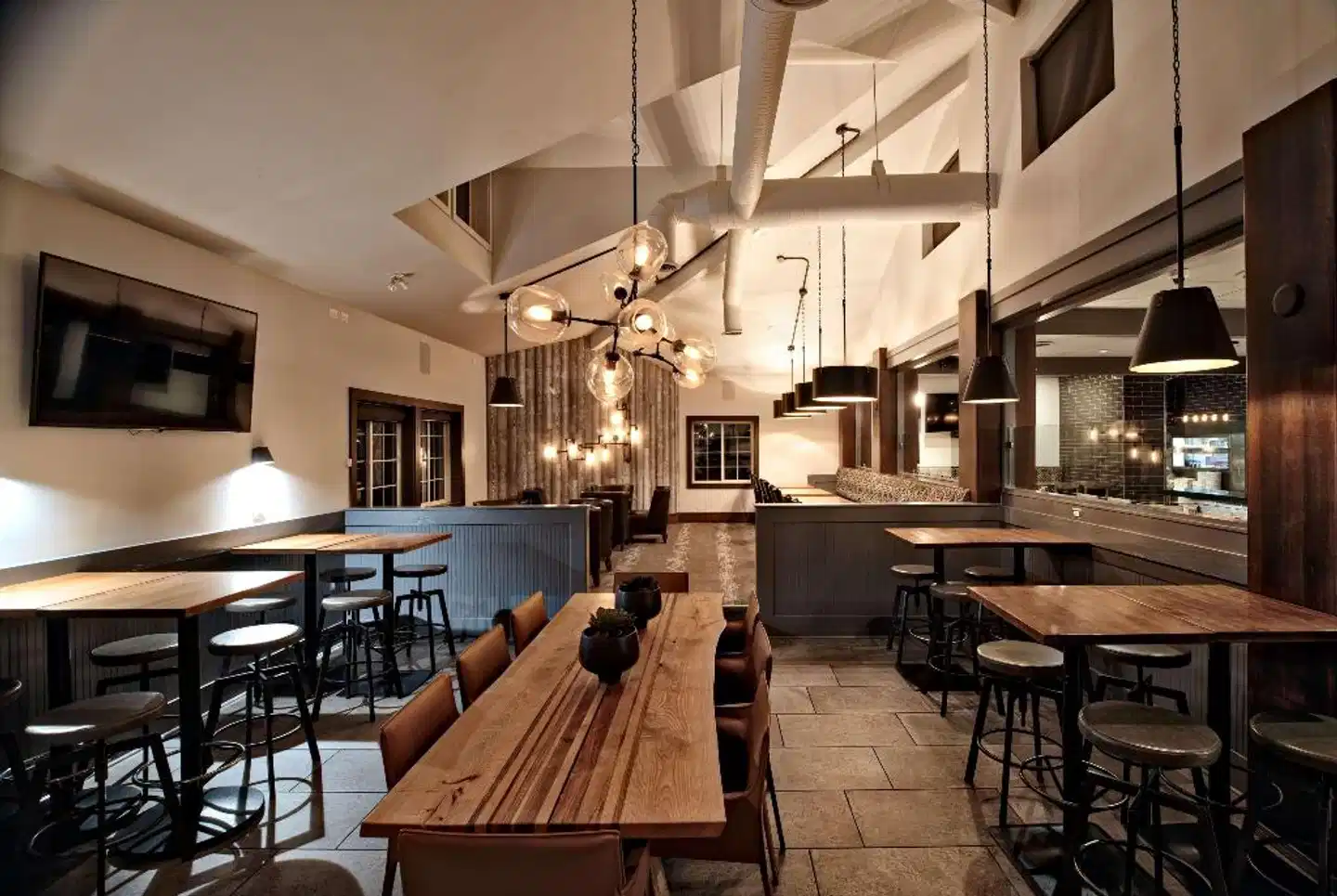 Ramada Inn & Suites Penticton Bar