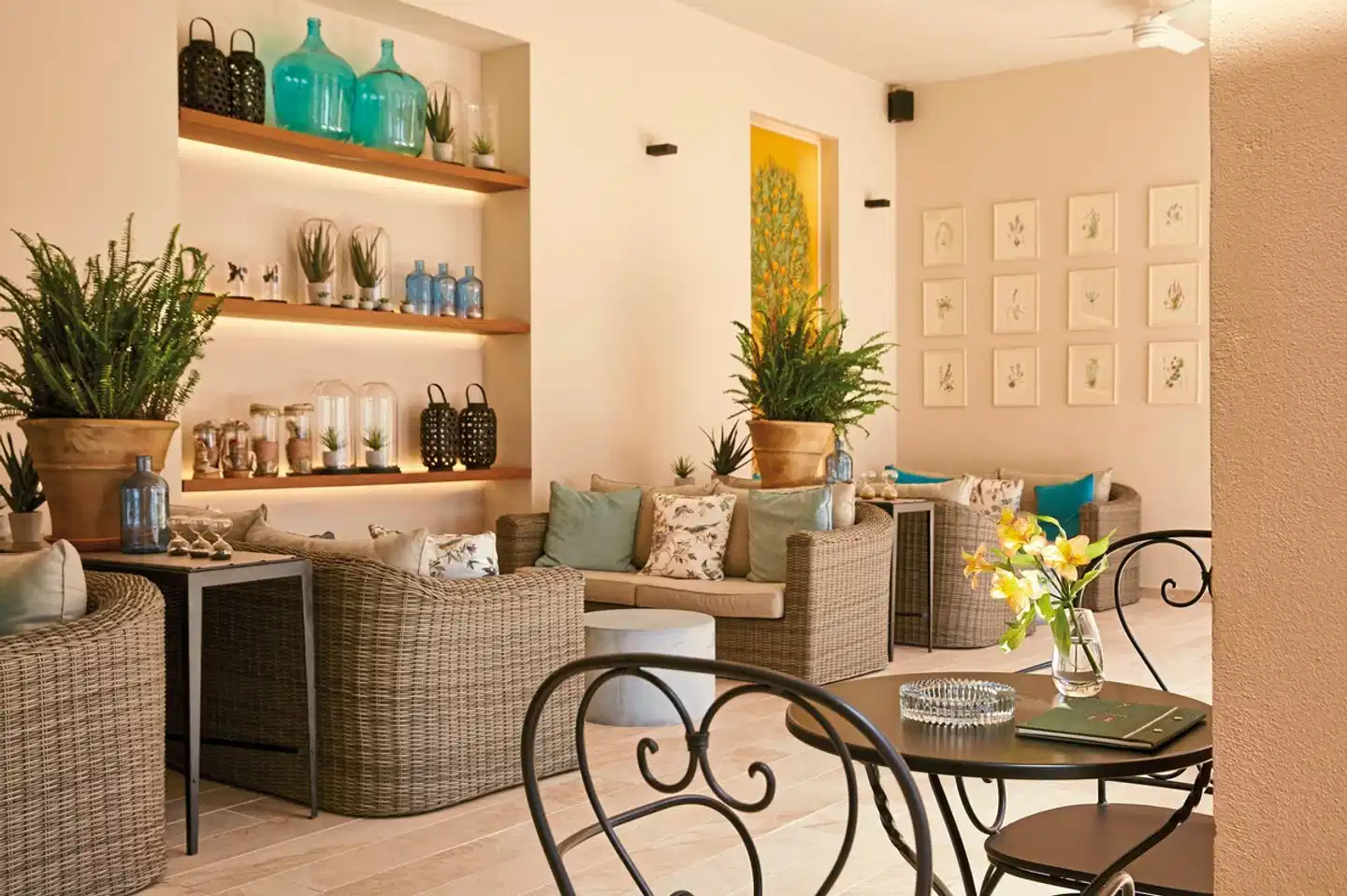 Nido, Mar-Bella Collection Lobby