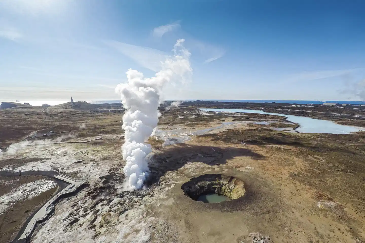 Go Green - Mit dem E-Auto rund um Island Landschaft