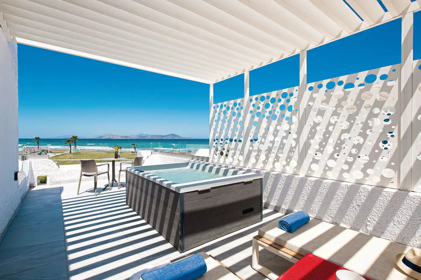 Aeolos Beach Hotel Terrasse