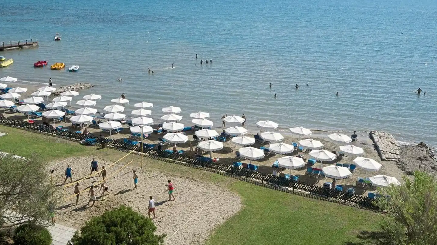 Roda Beach Resort & Spa Strand