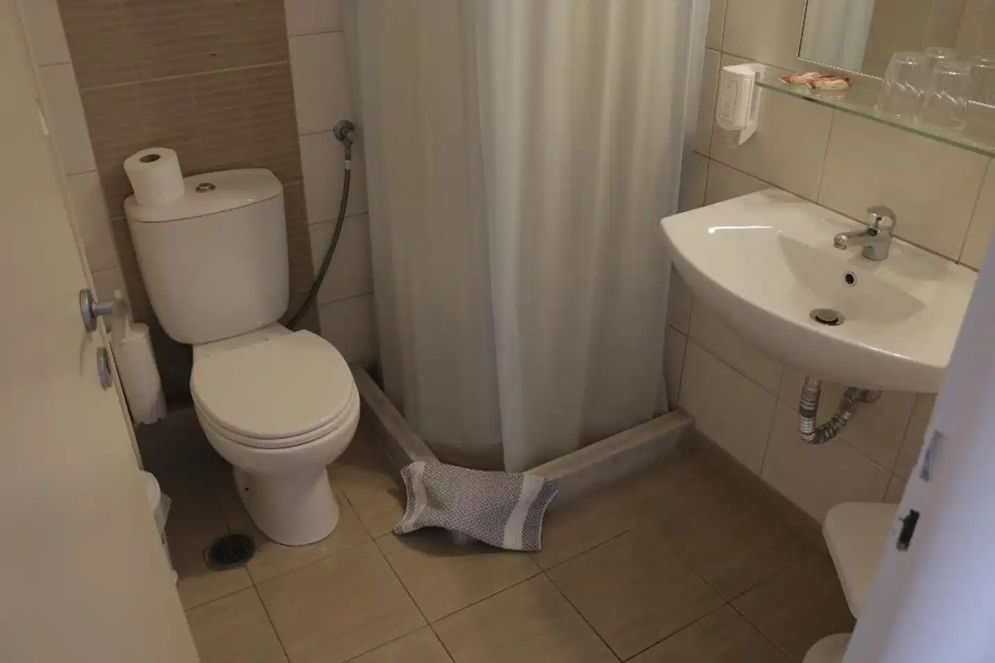 Dimitra Hotel Badezimmer