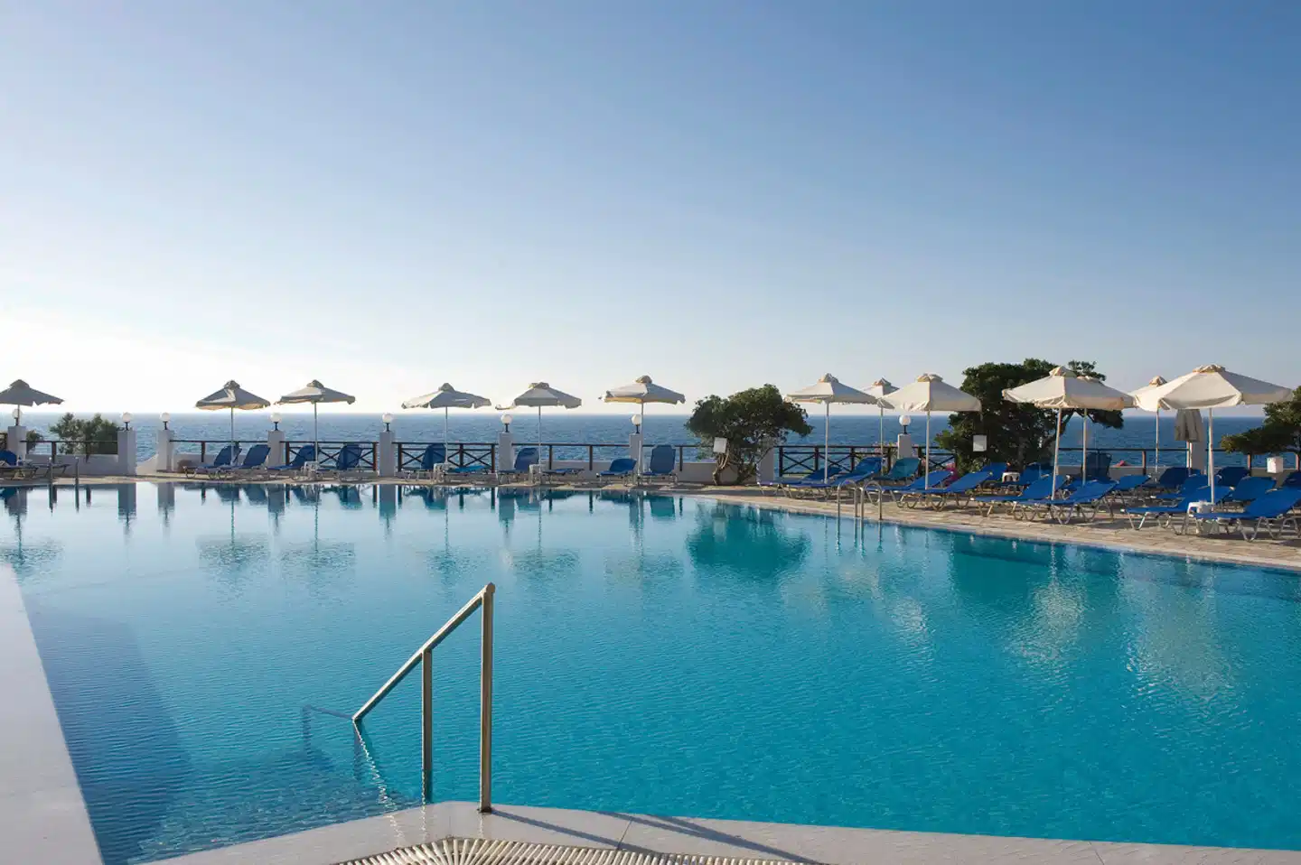 Maritimo Beach Pool