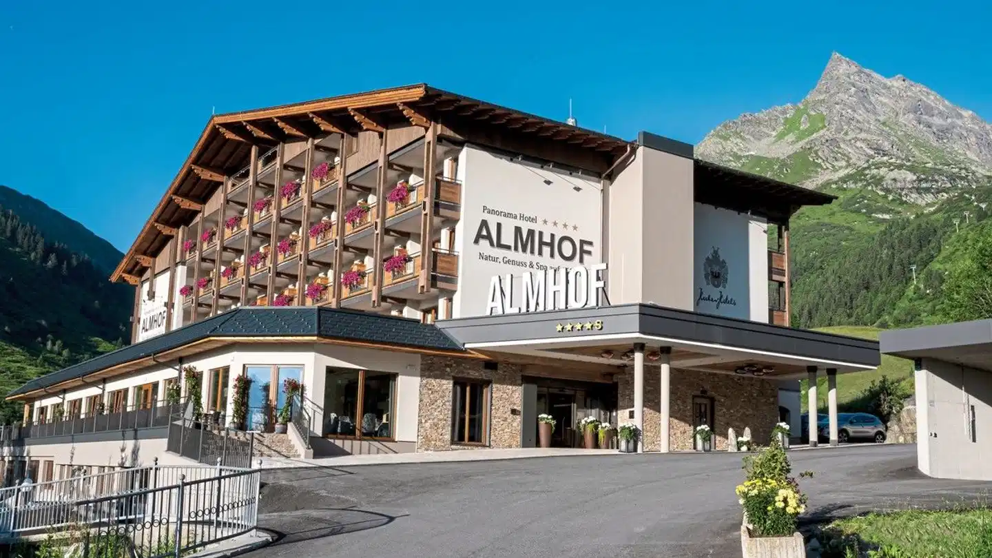 Panorama Hotel Almhof Aussenansicht