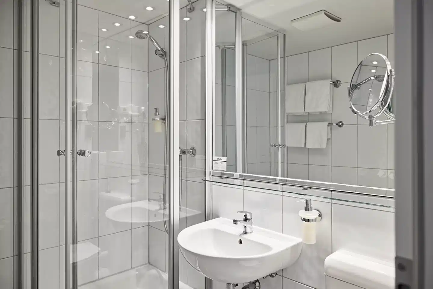 Best Western Raphael Hotel Altona Badezimmer