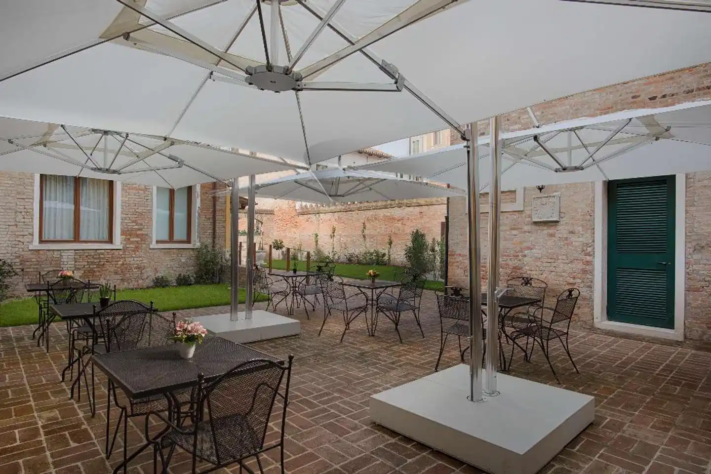 NH Venezia Santa Lucia Terrasse