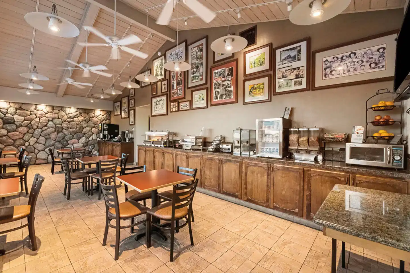 Best Western Plus Frontier Motel Bar