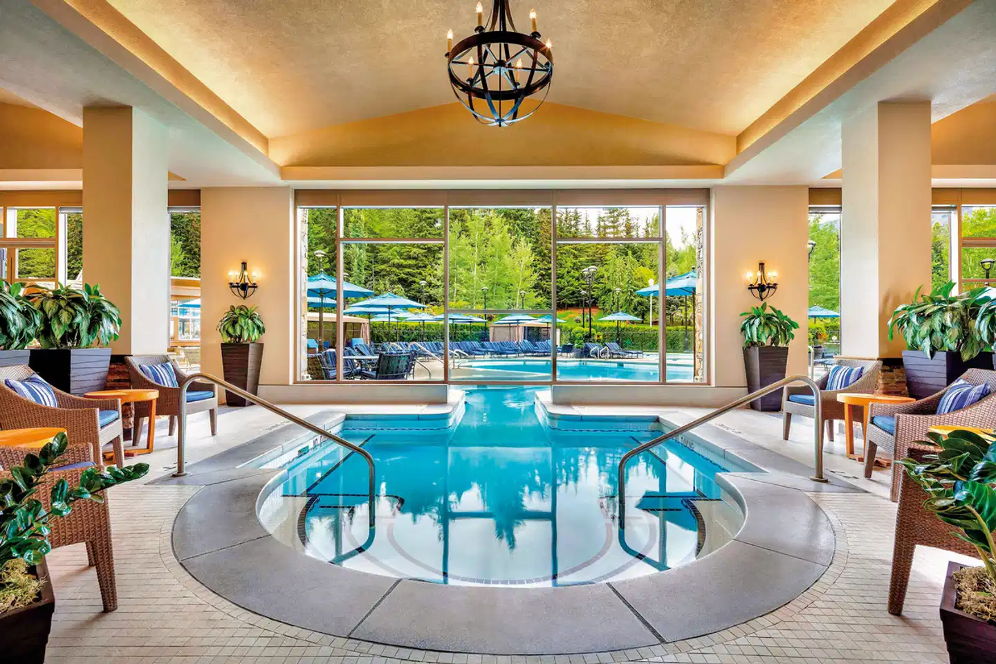 Fairmont Chateau Whistler Resort Hallenbad