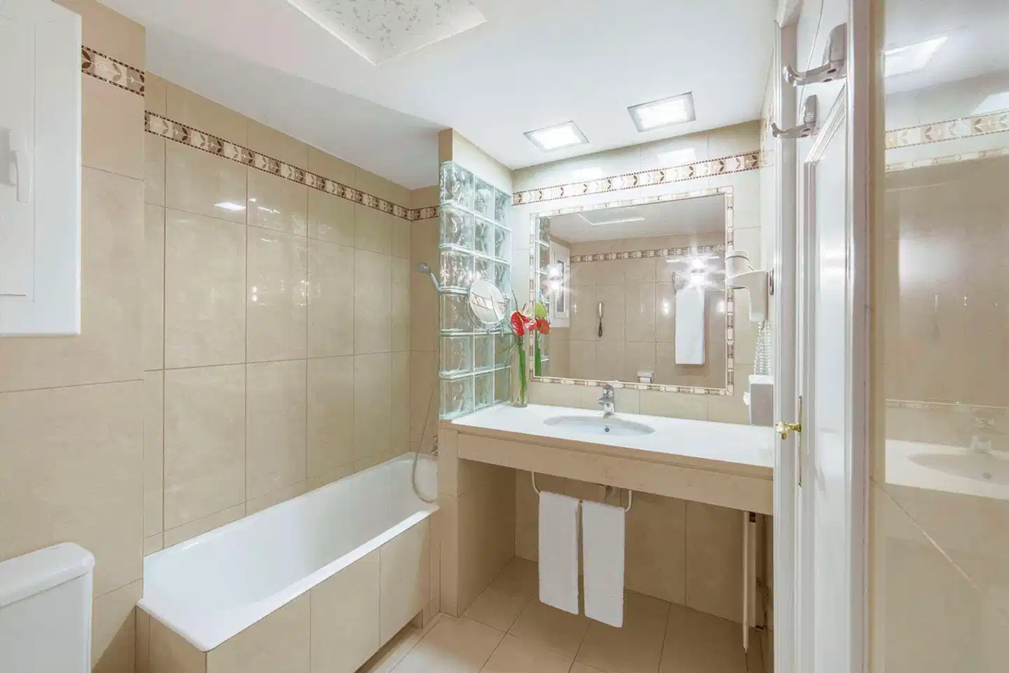 Hotel Colón Badezimmer